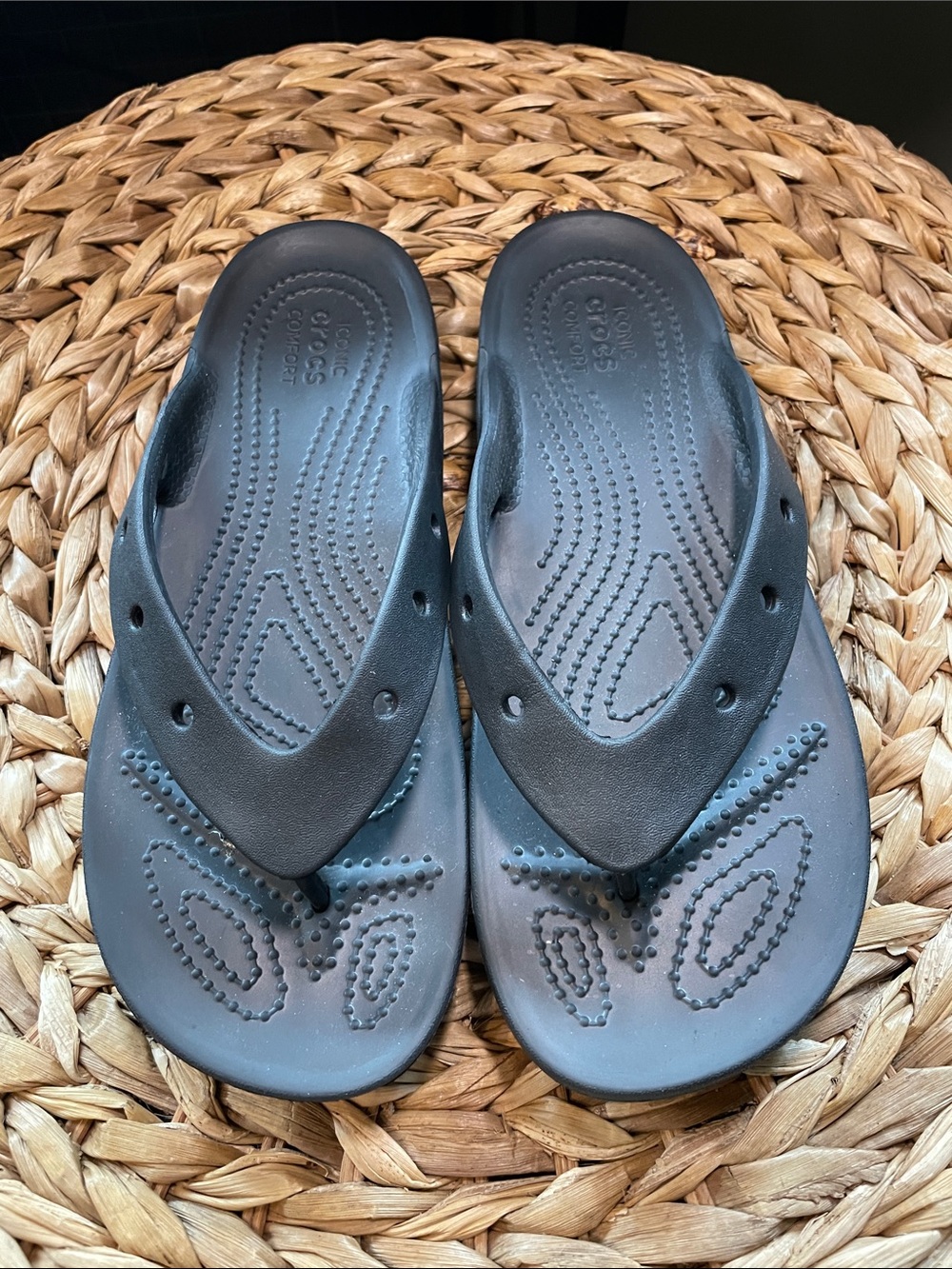 Crocs flip flips NWOB W9